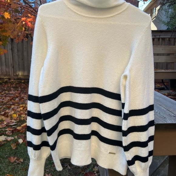 MICHAEL KORS Turtle neck Sweater women’s size Medium - Picture 7 of 12